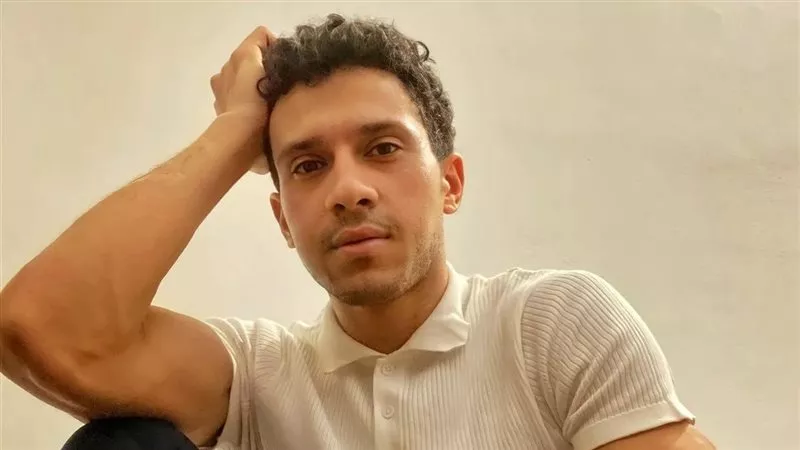 عصام عمر: «نعتذر جدًا عن تأخير عرض الحلقة الأخيرة من مسلسل عين سحرية.. حسن أخويا سرقها»