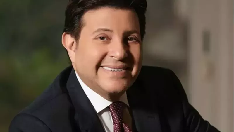 بعد استمرار فقدان وعيه.. عائلة هاني شاكر تدرس قرار علاجه بالخارج في أحد المستشفيات بأوروبا