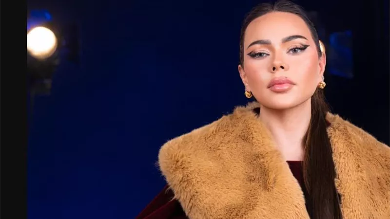 أسما إبراهيم تتألق بالقفطان المخملي بإطلالة ملكية