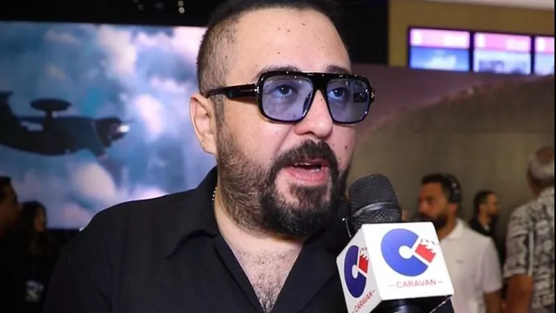 خاص| عمرو عبدالعزيز يطمئن الجمهور على حالة والدته الصحية 