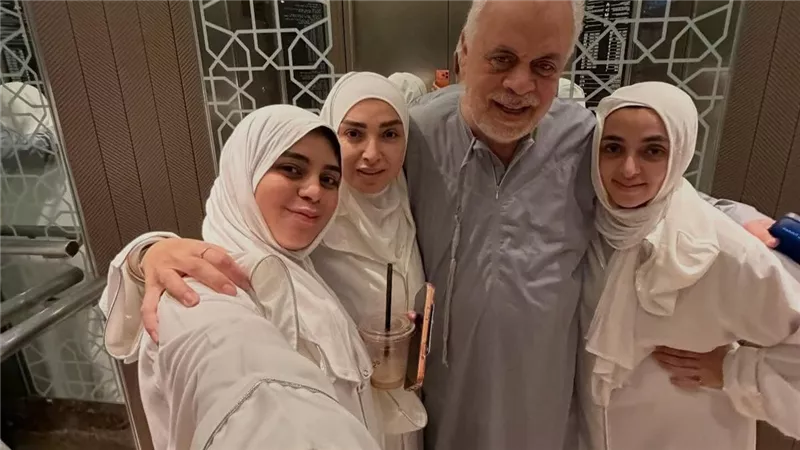 روجينا تؤدي العمرة بصحبة زوجها أشرف زكي وأولادها.. وتوجه رسالة مؤثرة بالدعاء