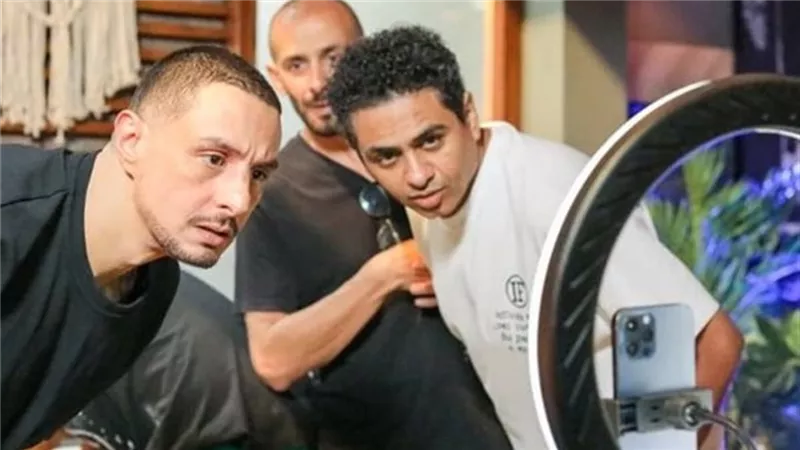 مؤلف 