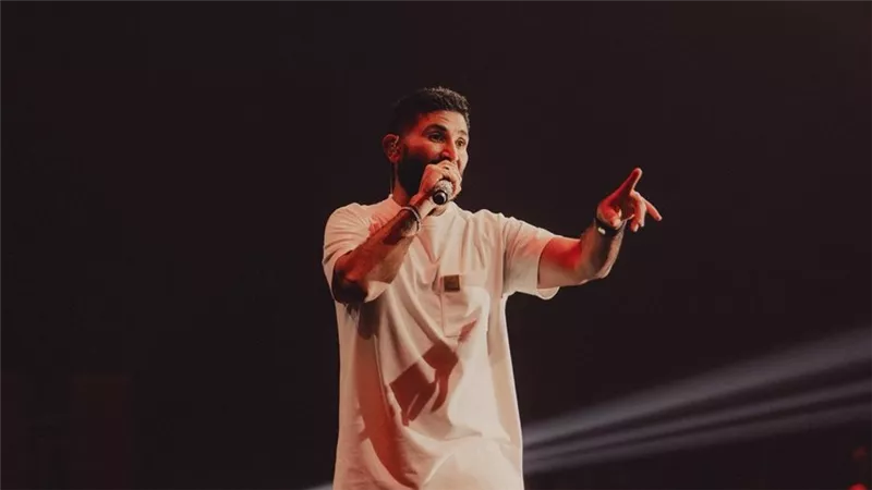 أحمد سعد يشعل أجواء عيد الفطر في أبوظبي ويصفها بـ 