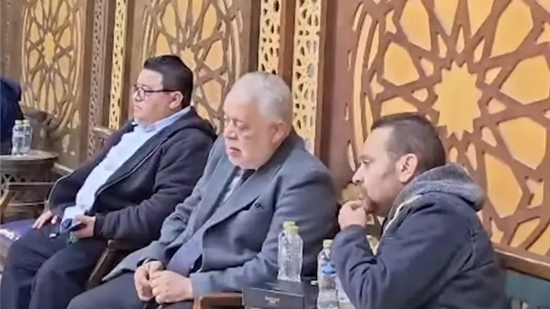 أسرة المخرج الراحل طارق سعيد تستقبل عزائه بحضور أشرف زكي وسيد رجب خالد جلال