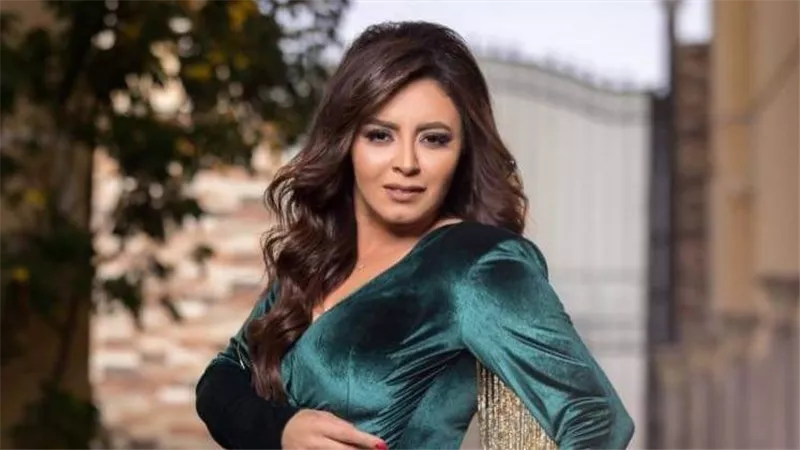 ياسمين نيازي تستغيث من أمن كمبوند شهير بسبب الكلاب