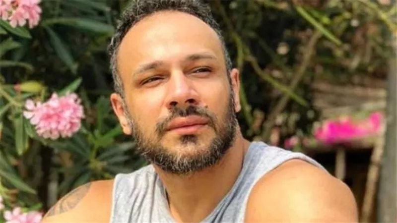 محمد عطية ناعيا هاني شاكر: الوطن العربي كله في حالة حزن 