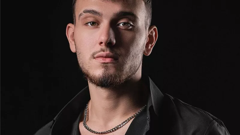 الشامي يعلن تأجيل ألبومه الأول: “ماليش نفس اقوم أشتغل في وضع الحرب”