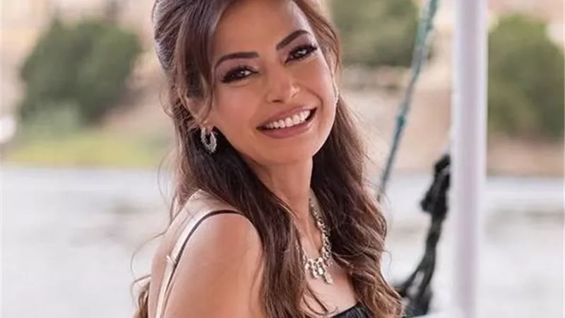بالصور.. داليا مصطفى تحتفل بعيد ميلاده وسط الأصدقاء