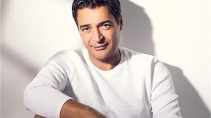 حميد الشاعري  يشعل حماس جمهوره في حفل نجوم التسعينيات بأبوظبي