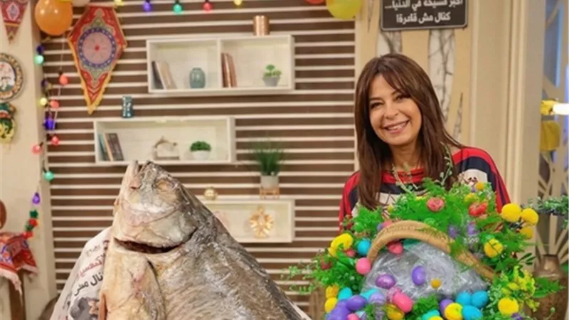 منال سلامة تمازح جمهورها في شم النسيم: ما بلاقيش راحتي غير في 
