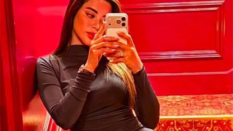 أبرز أناقتها.. يارا السكري تخطف الأنظار بفستانها في أحدث ظهور لها