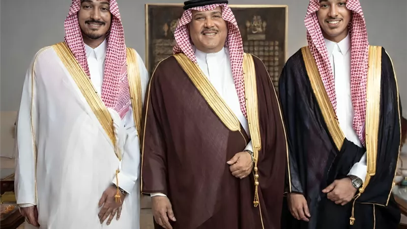 محمد عبده يحتفل بزفاف نجله بدر في جدة ورابح صقر يُشعل حفل الزفاف وسط حضور الفنانين وكبار الشخصيات