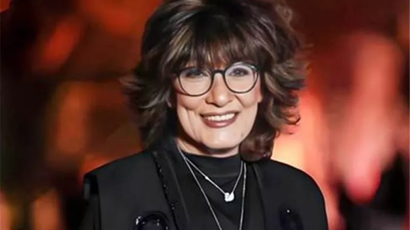 بوسي شلبي وباسم سمرة ونجوم الفن يحتفلون بعيد ميلاد سماح أنور في أسوان