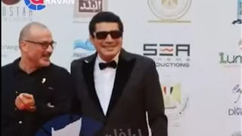 باسم سمرة يتألق على السجادة الحمراء في الأسكندرية للفيلم القصير