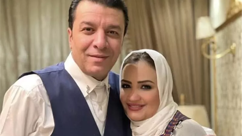 مصطفى كامل يحتفل بذكرى زواجه ويوجه لزوجته رسالة رومانسية