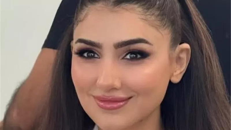 مي عمر بإطلالة مستوحاة من الطابع الإسباني في كواليس فيلم 
