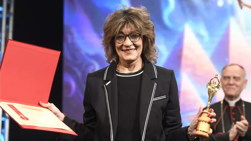 رد غير متوقع من سماح أنور بعد تكريمها في مهرجان السينما الكاثوليكي