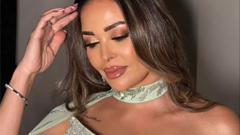 داليا البحيري تتألق في أحدث ظهور لها بفستان أخضر باستيل أنيق
