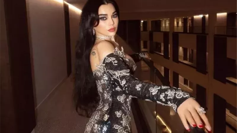 رجعت منتصرة بعد ما كانت ممنوعة.. هيفاء وهبي تصل مصر لأحياء حفلها