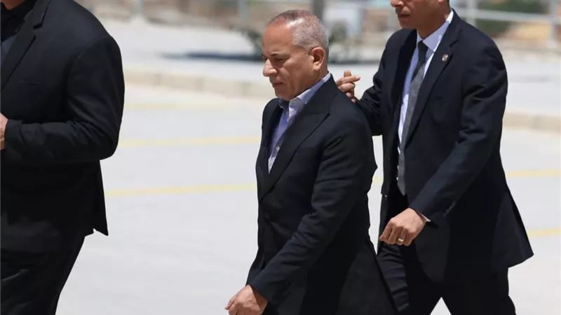 الإعلامي أحمد موسى يشارك في تشييع جنازة الفنان هاني شاكر 