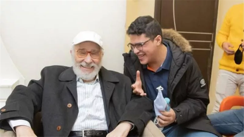 حفيد عبد الرحمن أبو زهرة يطلب الدعاء له بعد دخوله العناية المركزة: “جدي وصديقي ومثلي الأعلى”