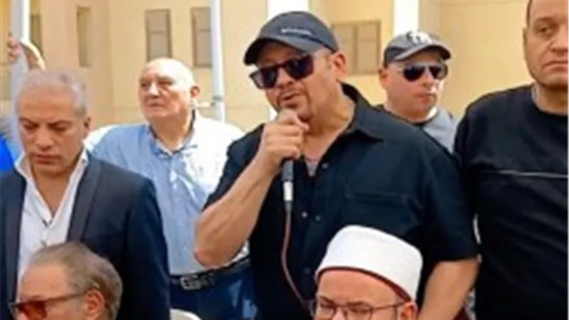 هشام عباس يوضح حقيقة فيديو تلاوة أسماء الله الحسنى في عزاء هاني شاكر ويؤكد: لم أكن مُحضّرًا للموقف وأدعو له بكل احترام