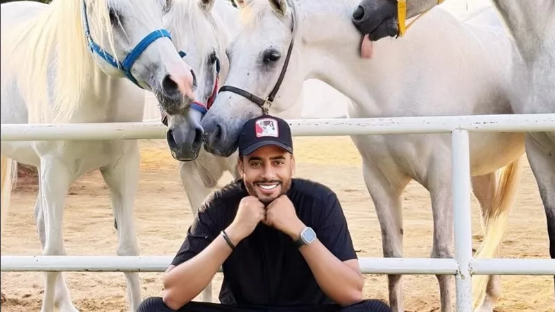 “في حضور الخيل تتجسد معاني الثقة”.. رسالة مميزة من عصام السقا