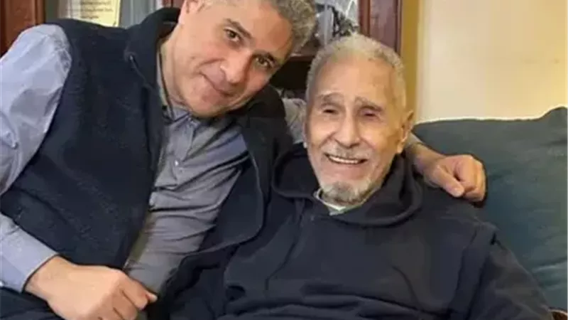 أحمد أبو زهرة ينعي رحيل والده الفنان الكبير عبدالرحمن أبو زهرة