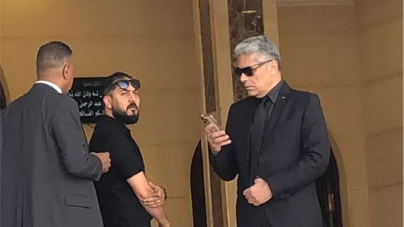بدء عزاء الفنان عبد الرحمن أبو زهرة.. ونجله في استقبال المعزين