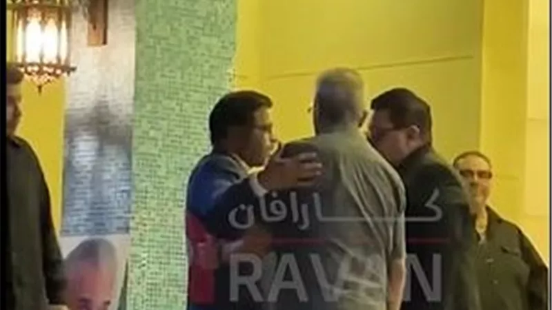 محمد هنيدي يحضر عزاء عبدالرحمن أبو زهرة 