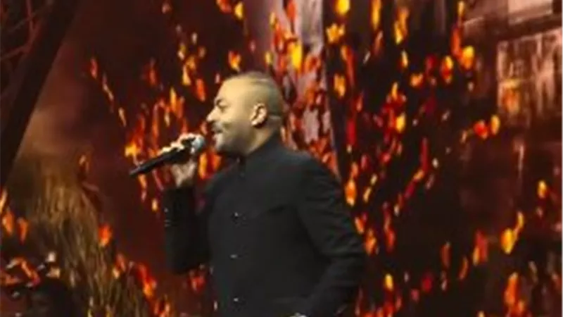 تامر عاشور يشعل حفل أبو ظبي بـ 