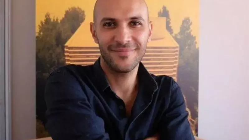 المخرج محمد دياب يتضامن مع الصعايدة ويعلن دخوله السينما بالجلابية