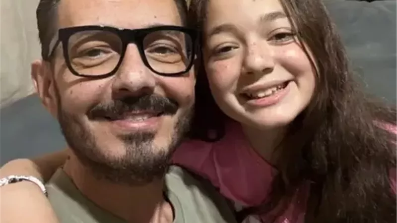 كبرت وبقت عروسة..  منى زاهر تخطف الأنظار في مهرجان ترند أووردز