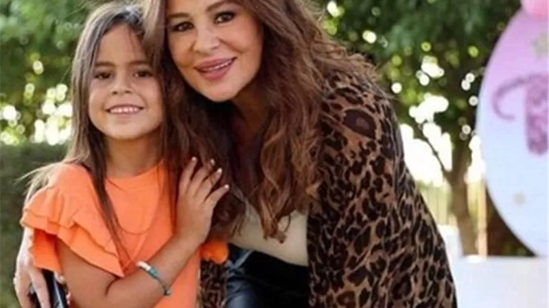 كارول سماحة تطلق دعوة لجمهورها لمشاركة ترند “طمني” مع أبنتها تالا