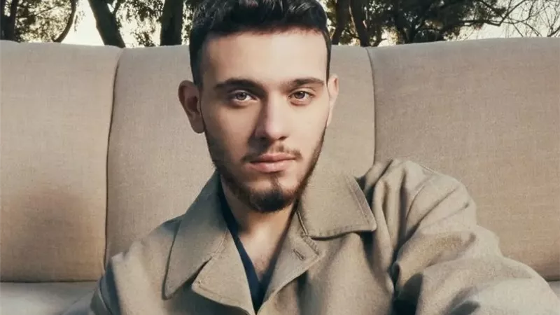 الشامي يمنح طفل “البسكويت” بيت ملك قبل عيد الأضحى 