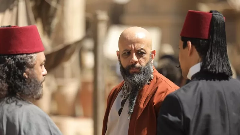 والدتي ماتت وأنا بصور.. عمرو القاضي يكشف عن أصعب مشاهد فيلم 