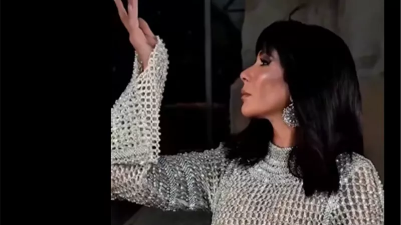 هربانه من المتحف.. منى زكي تبهر جمهورها بجلسة تصوير فرعونية 