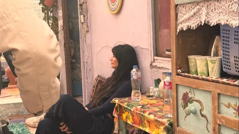 توبا بويوكستون في كواليس مسلسل 