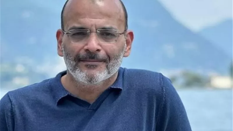 أيمن بهجت قمر ينعي والدة أحمد حلمي