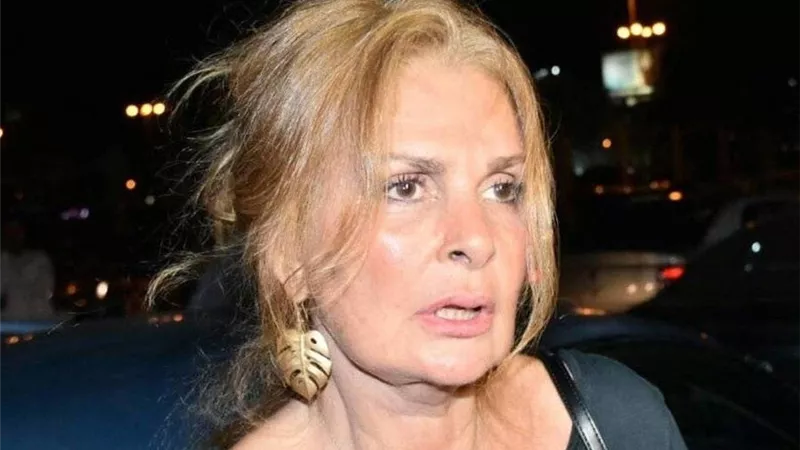 يسرا تنعى والدة أحمد حلمي.. والجمهور يواسي النجم في جنازة مهيبة ببنها