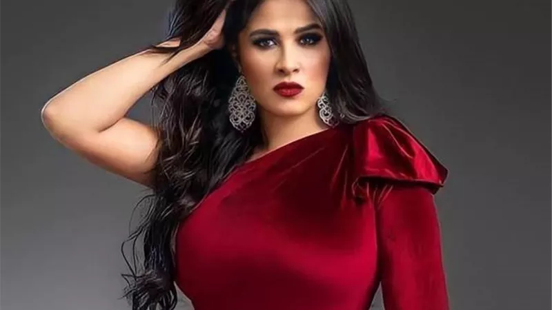 بسلاح آلي.. ياسمين عبد العزيز في كواليس فيلم 
