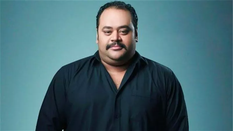 بعد عدة تأجيلات.. محمد ممدوح ينتظر إشارة البدء لتصوير فيلم 