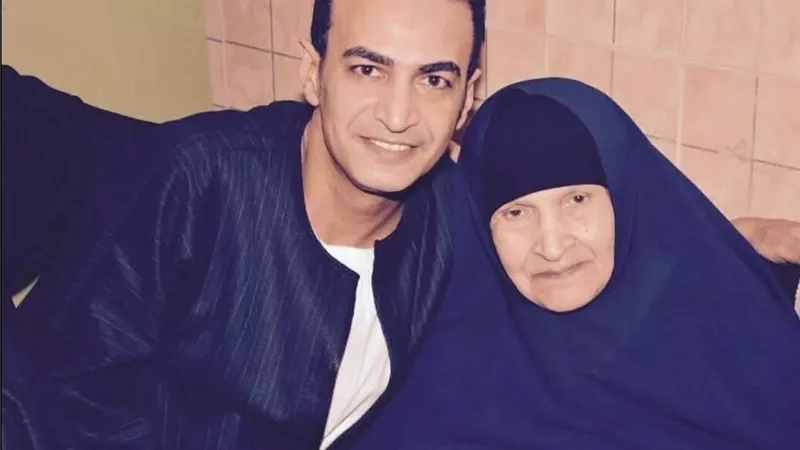 آخر من رحمتني.. سمسم شهاب يعلن وفاة والدته بعد صراع مع المرض