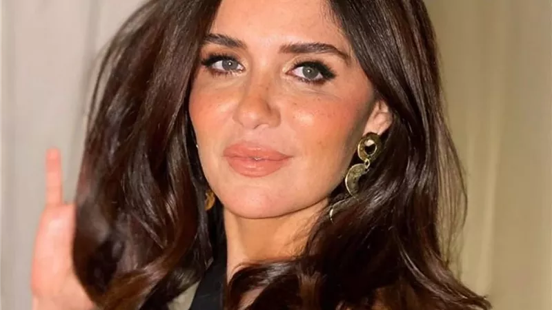 بسبب الفيلر.. غادة عادل تكشف سبب تفكيرها في الاعتزال