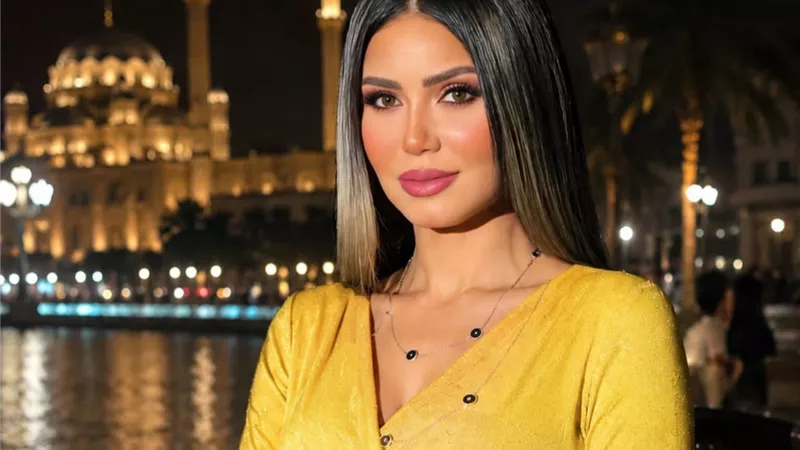 الأصفر .. صور  بفستان أصفر أنيق.. إيناس عز الدين تثير إعجاب جمهورها بإطلالة مميزة
