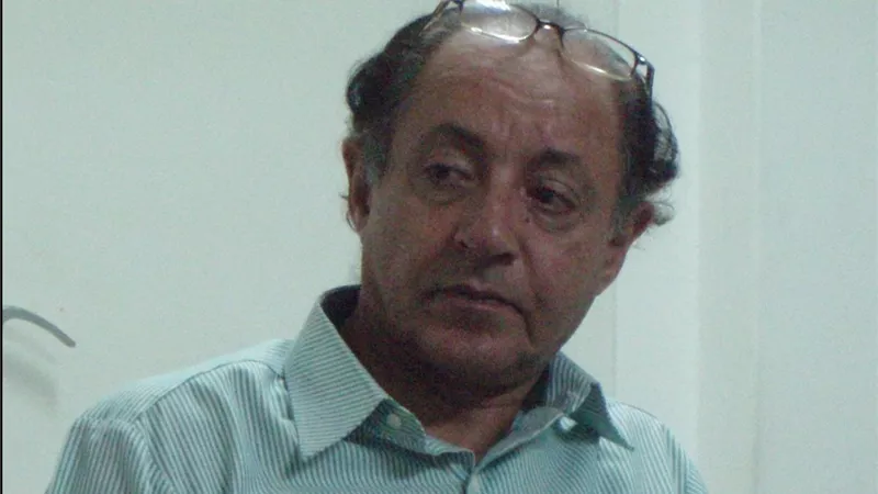 مخيون
