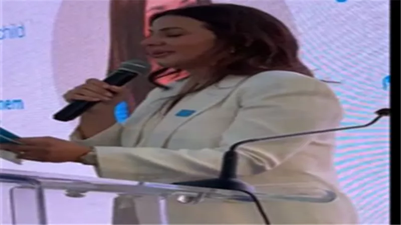 لحظة مؤثرة لدنيا سمير غانم خلال احتفال النوايا الحسنة
