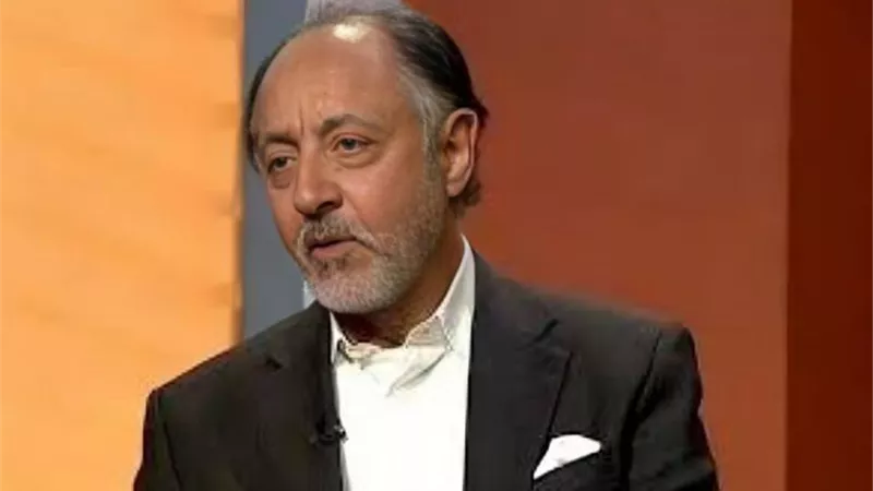 الفنان عبدالعزيز