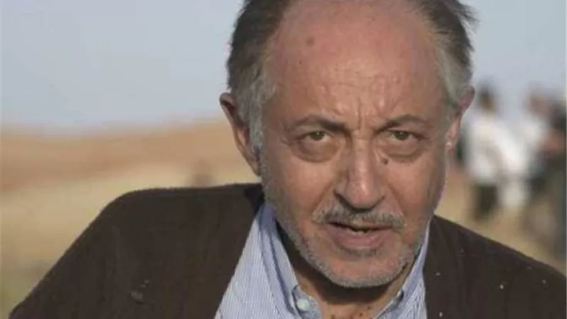 الفنان عبدالعزيز