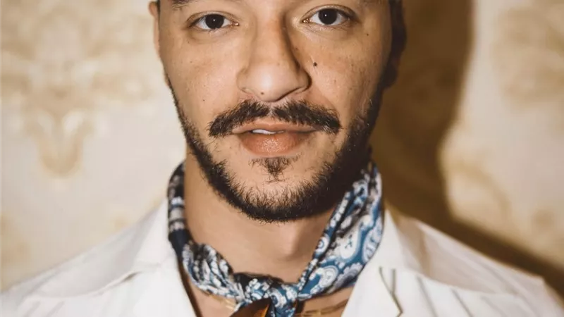 على السبع يعلن انضمامه لفريق عمل مسلسل «الأمير» لـ أحمد عز